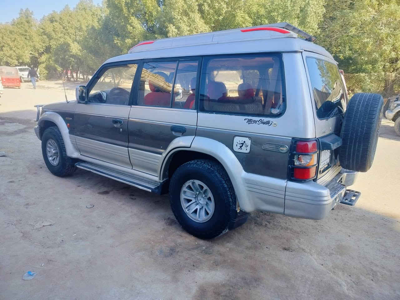 السلام عليكم من رخصه الأدمن باجيرو موديل 91رقم واسط مشروع وطني مكينه وكير اوتو ففتي تخم تاير كهربائيات شغاله دواخل نضيفه تم تاير سياره خير من الله 
مكان السيارة بابل الحمزه الغربي 
السعر 42 وبيه مجال 
شرط التحويل 
موبايل ***********
***********
