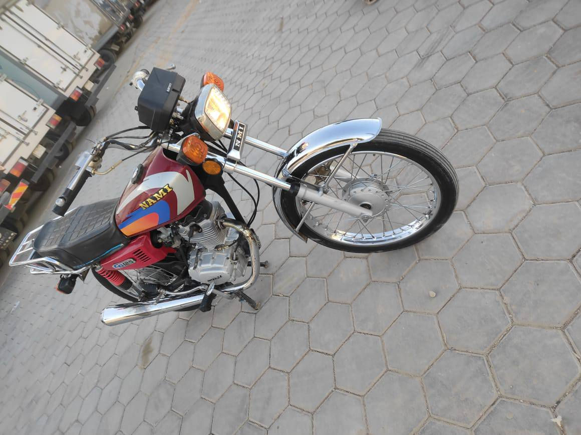 سلام عليكم دراجه للبيع أصولي مديل 17 وكيلها العارضي شاصي رفيع مكينه انتنس تعمير 23 السعر 800 وبيها مجال المكان النجف الاشرف كوفه بركيه  أكثر الاستفسار الاتصال على رقم ***********
