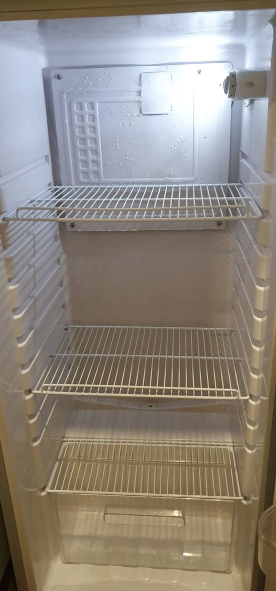 ثلاجة مستعمل للبيع سعة 16 قدم ماركة المتين سعة الفريزر 60 لتر سعة الثلاجة 200 لتر  الفريزر يجمد ومابيها اي خلل  بالتجميد والتبريد سعرها ٢٥٠ الف وبيها مجال


**إذا كنت صاحب هذا الإعلان وتريد حذفه لأي سبب، رجاءا أرسل رسالة إلى الدعم الفني**