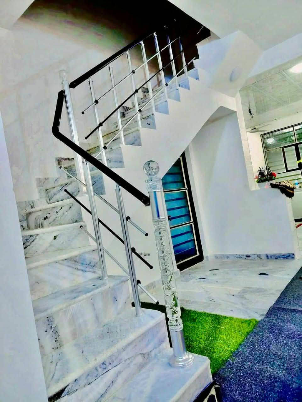 🏡دار للبيع🏡 ***********
المساحة:200 متر مربع
عدد الطوابق:طابقين
نوع السند:#طابو_زراعي_سند_٢٥_أقرار
السعر:خاص وتدلل) 

تفاصيل الطابق الأول:
غرفتين
صالة
مطبخ 
صحيات عدد 2
استقبال
كراج كبير/مكشوفه 2

تفاصيل الطابق الثاني:
غرفة عدد3 
صالة
سطح
مطبك شتايكر
صحيات

الميزات:
ماء
كهرباء
قريب من: قرية الغدير جدا#عرض_13 قريب عله مستشفى

الموقع:🏡 (#توجد_جميع_المساحات)
نجف/ملحق قرية الغدير بسايدين لجدد بشارع 7سنتر النجف, العراق
