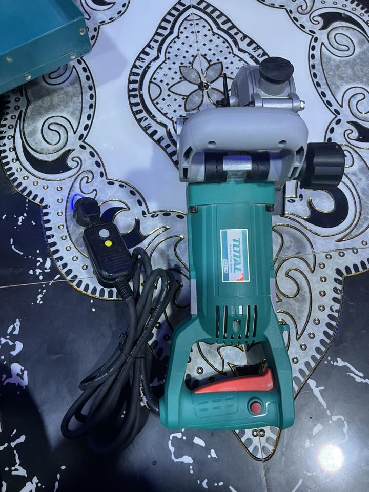 سلام عليكم
للبيع كوسره حفر جدران خمس اقراص مثل مموضح ب الصور كامله مع واتر بم 
من ماركه ToTal
غير مستعمله 
السعر ٢٠٠
يوجد توصيل لكل المحافظات 
***********
