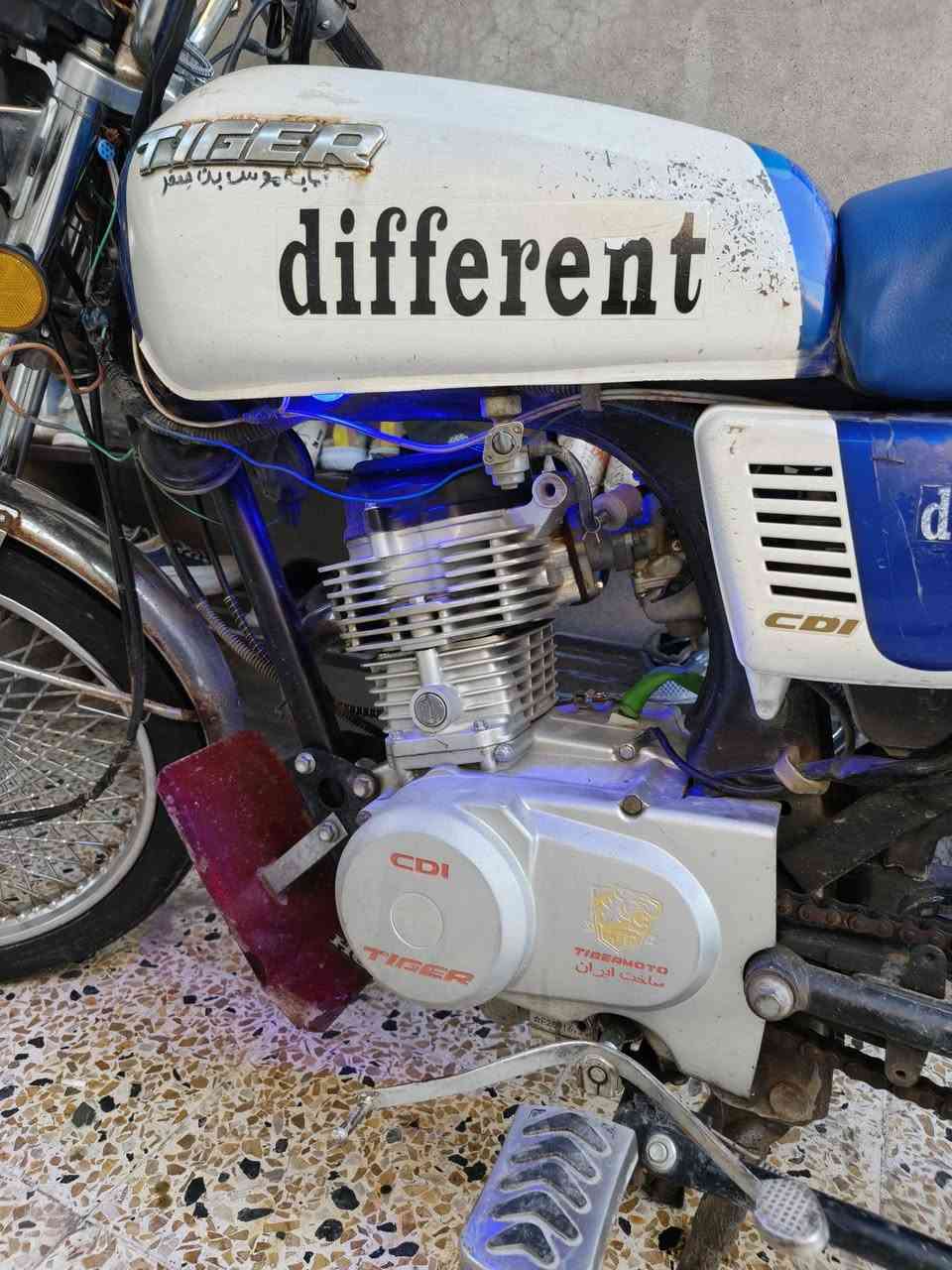 ماطور تايكر 2020 وزن ثقيل لونين الماطور بي نشاط فول يعني بل تحريكه يكمز (ملاحظه الماطور بي صوت كم شفت والويل الوره بي طسه ) الدراجه حيل حيل ناعمه ونضيفه كهربائيات كلها شغاله السعر 350 وبي مجال قليل مكان حي صدام للتواصل الرقم*********** /*********** مو شراي لا تعاملني
