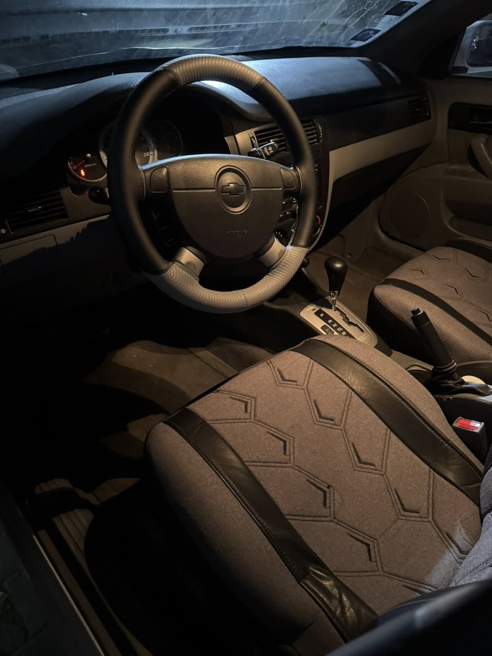 السلام عليكم اوبتره موديل ١٢ ماشيه ٧٤ سياره كلهه على وضع الشركة تايرات وكاعيات الشركه بيهه سياره جديده احلى من الصور وماحاجه احجي عنهه بسمي سياره بغداد عنوانهه صار بيهه بين الباب الخلفي والجاملغ كلير اثر دحكه بسيطه سعرهه ١٠٠ شده وبيهه مجال حك جيتك استفسار 📞 ***********
