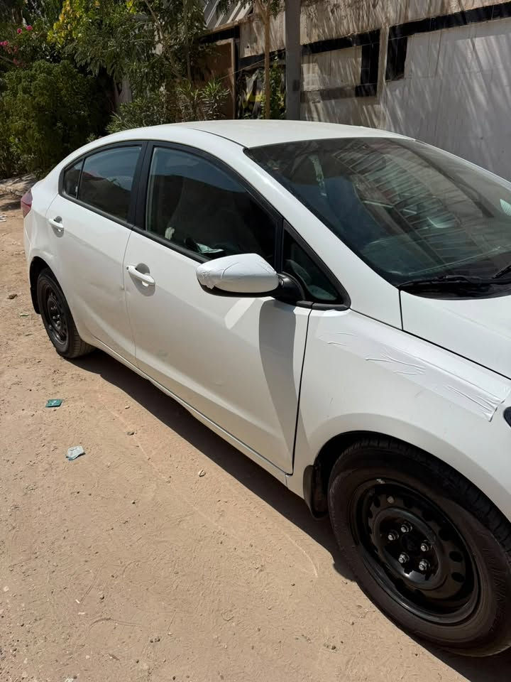 السلام عليكم
سيراتوو 
موديل 2018  وارد خليجي
السياره كفاله عامه بيها بارد شي قليل
مكينه 1600
رقم بغداد انكليزي بأسمي
مداور ثاني يوم
حداديه 100%
تبريد امامي خلفي

120 وبيها مجال
***********
