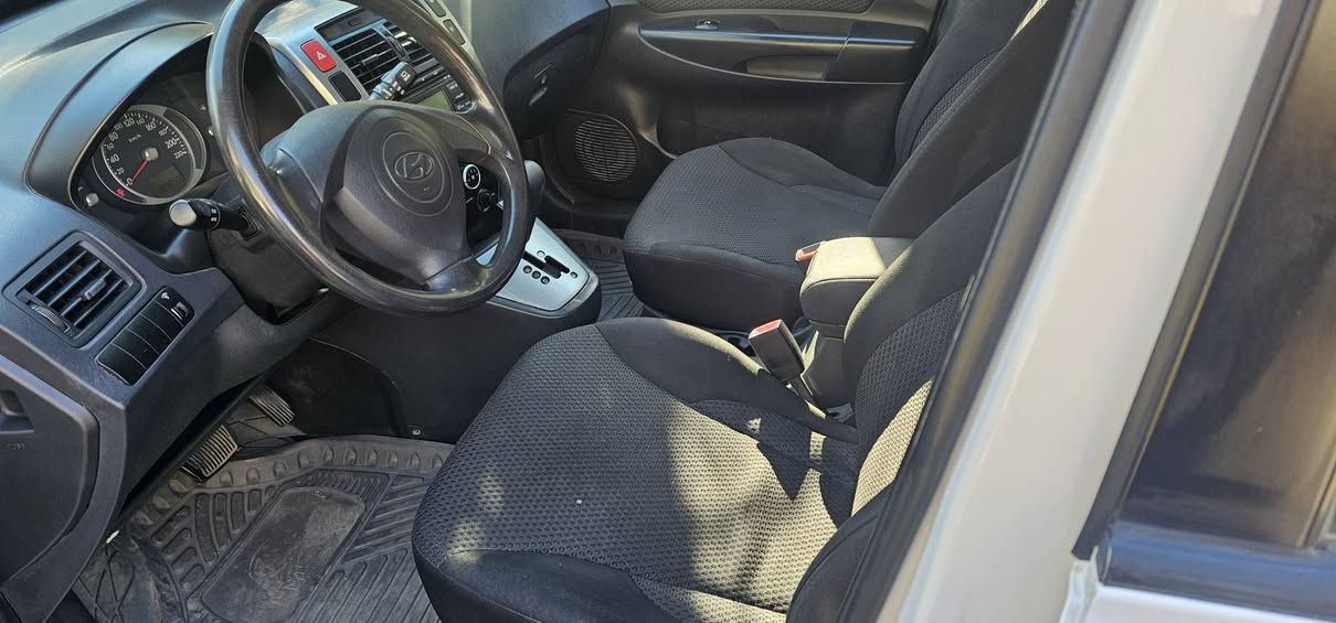 السلام عليكم
توسان موديل 2010
 خليجي مكفوله من الصبغ
بيها بارد ب الجاملغ
ماشيه 103
كير مكينه بلاد تايرات تخم
السعر 133
مكاني بغداد شارع فلسطين الرقم ***********
