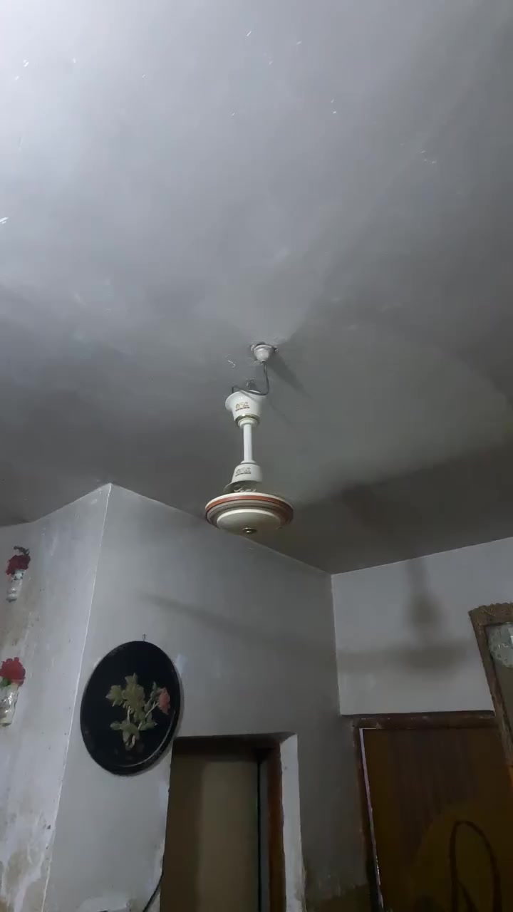 مروحه سقفيه باكستانية اصليه نضيفه جدا ضمان سنه السعر 25الف اخوان باكستاني مو صيني شرط ملف نحاس الجديد مالتها 60 الف كربلاء طويريج ***********
