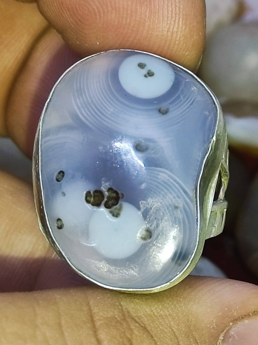 بسم الله
الي يريد محبه فول هاذ مفول 
سليماني شرط خام قديم 
مامجروخ بس اللون كفايه 
معطف  اللون راحه نفسيه 
فضه عراقي يدوي ٩٢٥
٣٠  الف مع التوصيل جوه البلاش 
***********واتساب
