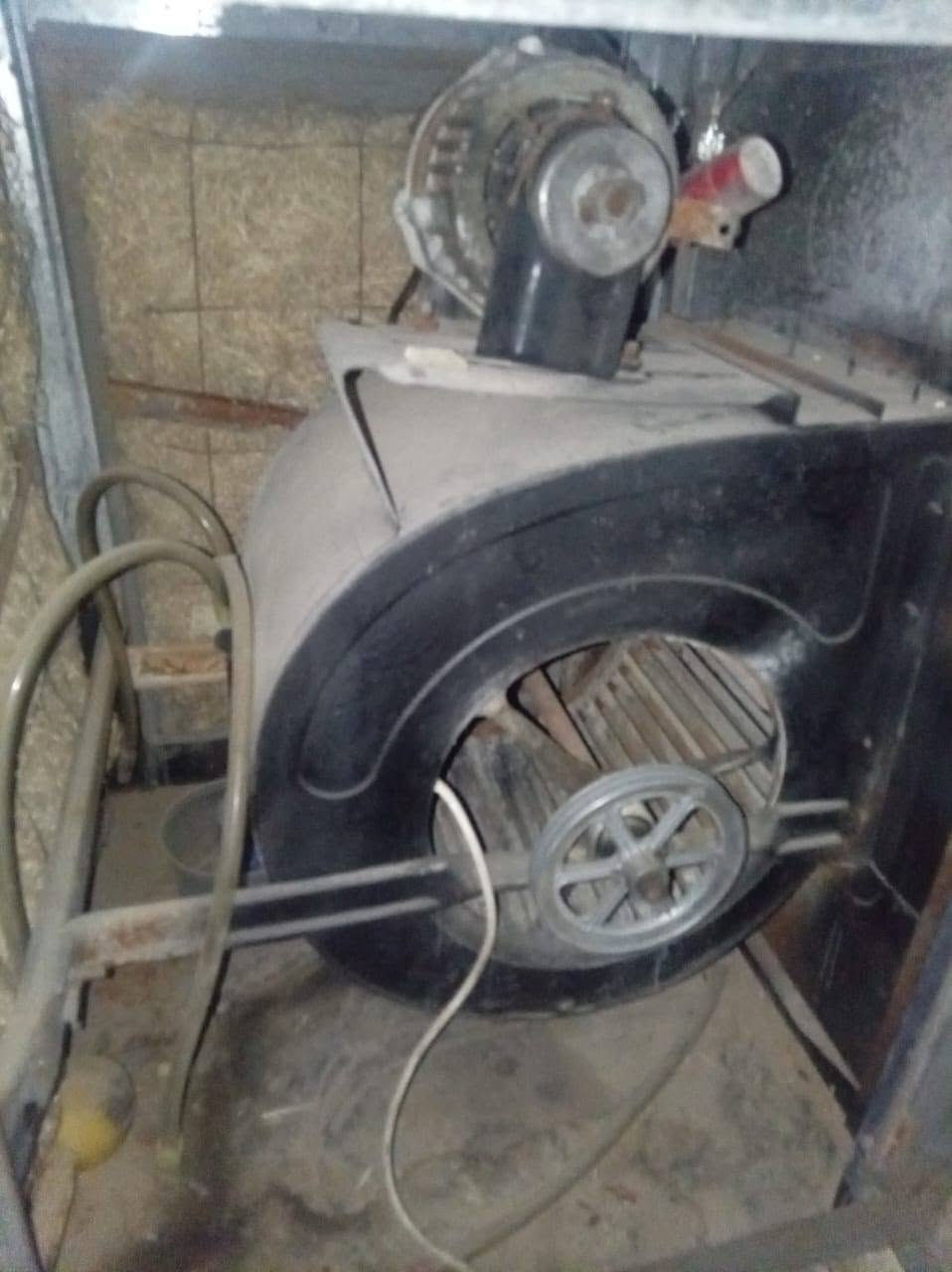 مبردة نظيفة وجديدة العام اخذتها ماطور جديد واتربام جديد الكاعية مالتها مزفته بس نواقصها تبدللها قايش وسربس لو لحيم لو تبديل سعرها 60 بيها مجال بسيط حك الجية تواصل على الرقم  ***********
