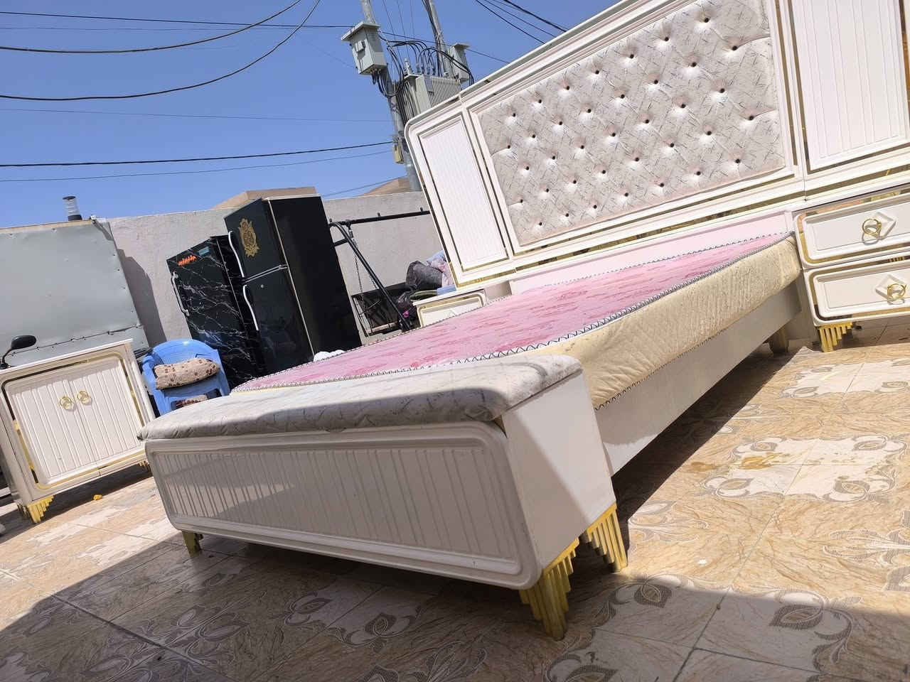 سلام عليكم غرفه اخشاب نجاره عراقيه
نجرته قبل سنه كلفتني 3350 
غرفه كامل ومابيه اي عيب 
وياها حته دوشكه 
الاستسفار ***********
