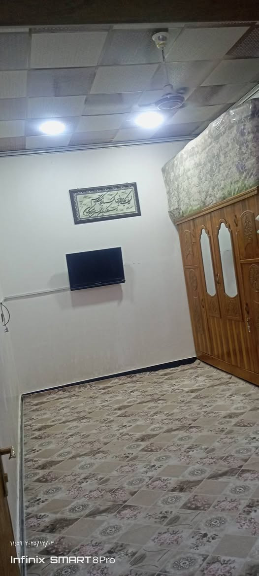 السلام عليكم ورحمه الله وبركاته
بيت للبيع في حي بغداد شارع المكاتب رابع فرع عن الشارع بيت رقم بلديه  مساحه البيت    150متر سنه البناء 2023 يتكون البيت من غرفتين وصاله ومطبخ وحمامين ومنور داخل الحمام واستقبال وكراج يشيل سياره  الصطح ايزكام والبناء بلوك ومكان مميز بضهر شارع المكاتب     (سعر البيت 90 مليون).  رقم الهاتف *********** متواجد واتساب

