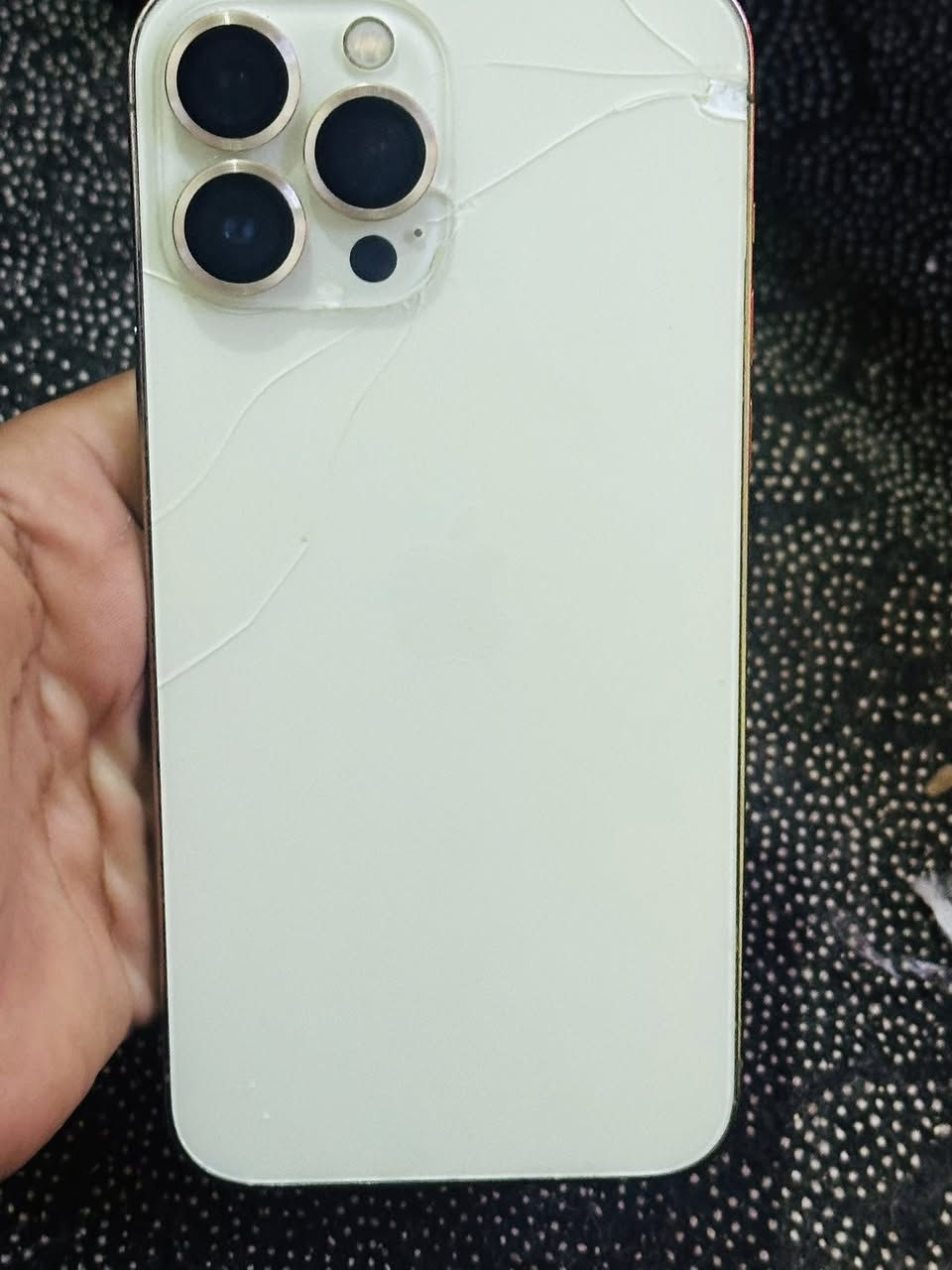 السلام عليكم
متاح 13Pro Max

تلفون مال  بيت نضيف 

كلشي مابدل بس ضهر والضهر بي كسر بصيط

صحه البطاريه79

فيس ايدي شغال 

للعلم بس كسر بل كلاس بصيط ونقطه

رجاج اتصال  كلشي شغال. الرقم***********

مكاني بغداد مدينه الصدر السعر450 وبي مجال
