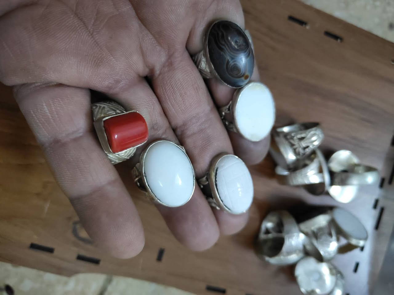 سلام عليكم محابس لبيع فضه خفيفه سعر الواحد 25  مكاني ميسان ***********
