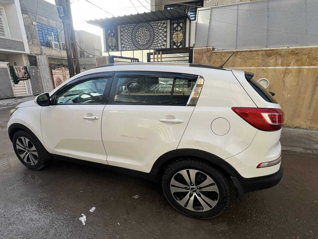 السلام عليكم
سبورتج خليجي  موديل 2011   المواصفات  ؛
بصمه 
بانوراما 
رقم بغداد 
تحكمات ستيرن
تدفئة وتبريد 
السياره مكفولة كفالة عامة 
السونار موجود بالمنشور 
الرقم الماني 
الموقع/ بغداد /الشعب
السيارة بأسمي ثاني يوم تحويل 
السعر  145 $. بي مجال 
للاستفسار ***********
