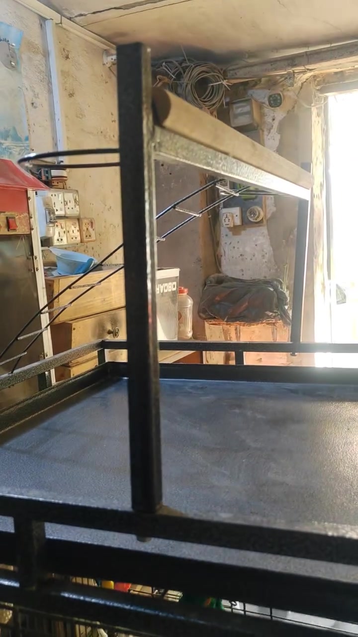 قفص مستعمل بس ليله وحده حتى الاطراف ماشادهن 
عبالي مال كاسكو طلع جبير عليه  هو والملاعيب مالته والدبب مكاني نجف الخاص متوفر او الاتصال *********** الشراي لو خاص لو يخابر
