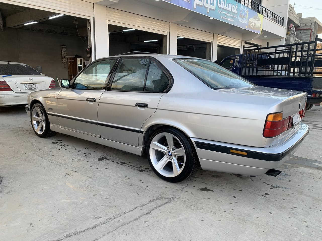 BMW 525 iA
سەرەتا بەناوی خوای گەورە بیئێم ٥٢٥ تۆماتیک سلایت ٤ جام کارەبا کوشن جلدو سیاحی تەبریت ساردو گەرم مۆدێل١٩٩٣ فول ٤ تایەو ویلی هامانی لۆکی لەژێرە دەعامی بۆدەعامی بەشەرت کامل جایز موسو براوە بەشەرت دەعمی نیە ٣٩$
***********
