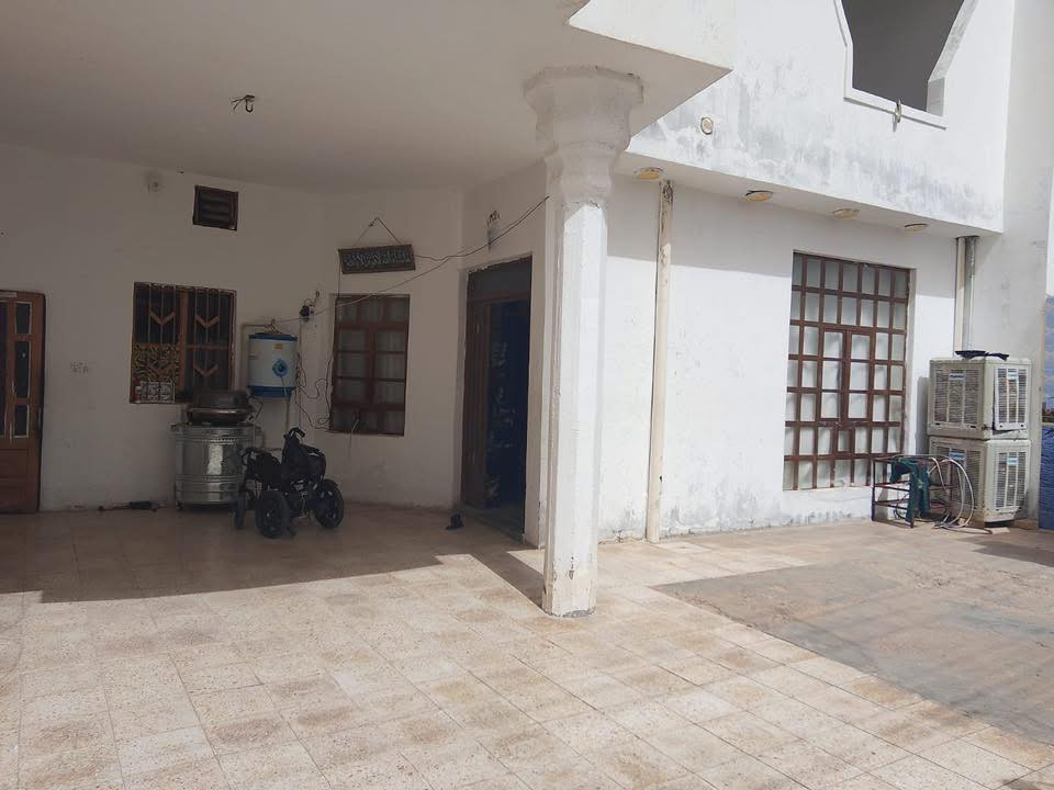 بيت للبيع طابو صرف سند باسم شخص تحويل مباشر
الفلوجة حي الجولان قرب جامع ابو ايوب الانصاري قرب علوة الفلوجة القديمة
📍المساحة = ١٩٠ م٢
📍 الشارع :١٥م 
🔹واجهة  = ١٠م ونزال: ١٩م
🔸بناء طابوق ٢٠١٩ 
مشيدات من طابقين ويحتوي على
خمسة غرفة نوم وصالتين واستقبال ومطبخ وصحيات وحمامات ومناور وكراج 

السعر ١٤٨ مليون 

للاستفسار  
***********
‏‭٠٧٥١ ٩٤٥ ٢٨٢٩‬ ‏‎
