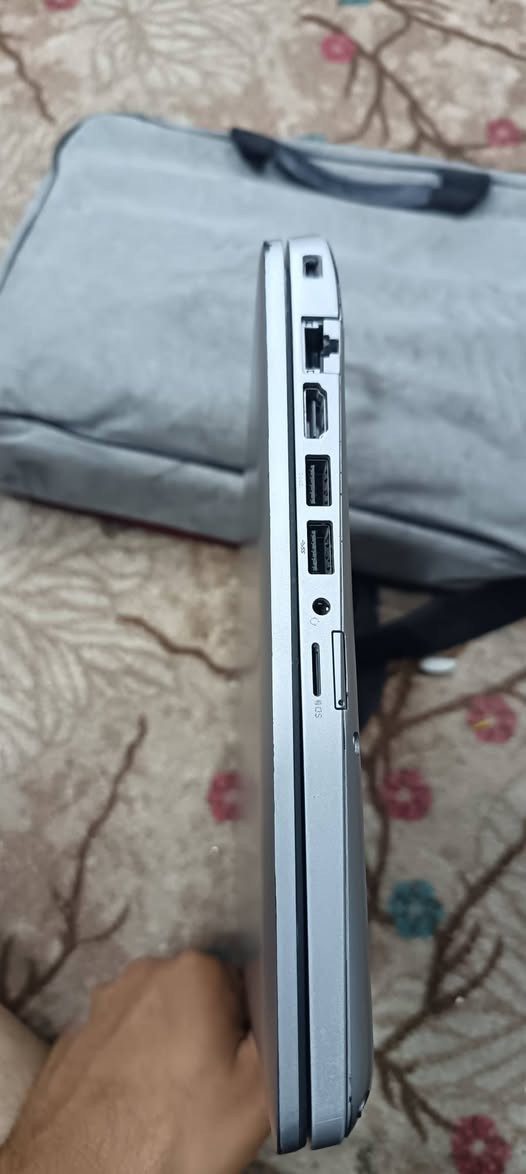 DELLنضافة ٩٠ بال١٠٠ استخدام جدآ قليل بطارية فول مواصفاتة داخل وصل الضمان الجيل ال١٠رام ٨ قيم وخذ باليرضي الله ***********
