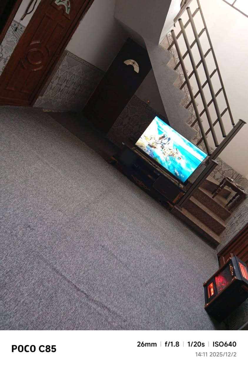 بيت مساحة 230 م
​📍 العنوان: كربلاء - شارع بغداد تيل 116 (موقع حيوي وقريب جداً من طريق الزوار الرئيسي)..
📐 المساحة الكلية: 230 متر مربع.
🏗️ مساحة البناء: 180 متر مربع 
  سند 25 (ملك صرف).
​✨ مميزات الموقع:
​قريب من الخدمات الأساسية والأسواق.
​سهولة الوصول من وإلى مركز المدينة وطريق الزوار.
​منطقة هادئة وراقية.
​💰 السعر: 140 مليون دينار عراقي.
🤝 تسهيلات في الدفع: نتقبل البيع بنظام الدفعات ، حسب الاتفاق.
***********
