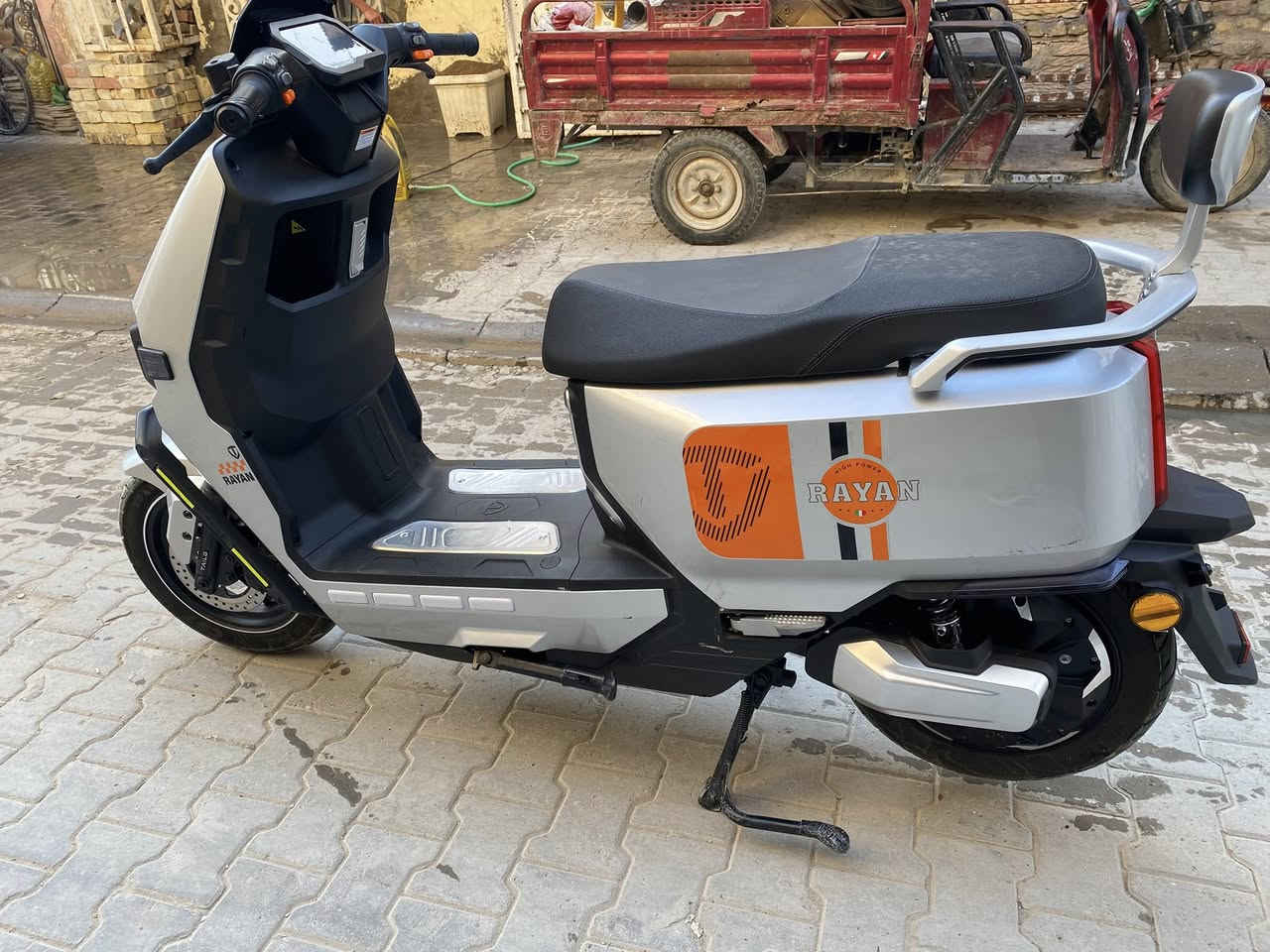 رمضان كريم 
دراجة ريان وحش الكون 
دراجه بعدها  زيرو
ماشيه 102كيلو بس
صارلها شهر وشويه 
بصمتين بيها
6بطاريات ملف 2000
بس بيها هذا الفطر الموضح بلصوره
رايدها ب950
مكاني بغداد الحرية
***********
