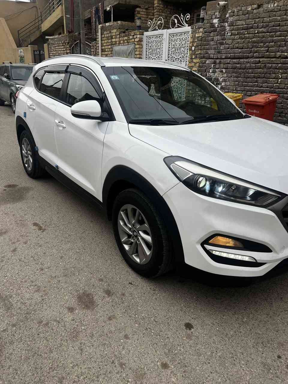 السلام عليكم للبيع او مراوس حسب القناعه توسان موديل ١٦ امريكي حادثها تبديل بنيد اصلي ابيض نفس الون  بدون دواخل لاشاصي ولالغد السياره بدون صبغ مكينه وكير عله وضع الشركه ماشيه ٩٣ الف كيلو سنويه ورقم مجدده انكليزي مكان السياره واسط الكوت مركز المدينه السعر ١٥٨ للأستفسار ***********
