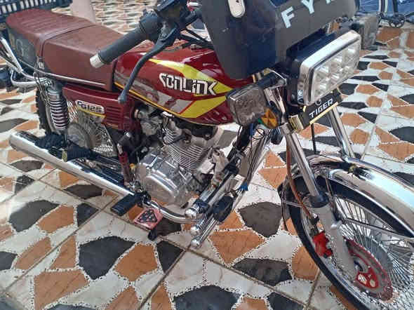 سلام عليكم دراجه موديل 2023شرط بعده صفر ماشي 6000فقط حته محرك بعده مساحك مضمومه تقريبا سنتين جديد صفر صفر محرك اربعه گير تايكر مرقم بغداد سنويه لل 2029بسمي مشروع وطني مكاني كركوك حي نصر رقم ***********تحويل ثاني يوم سعر مليون و600مجال بيه حيل قليل
