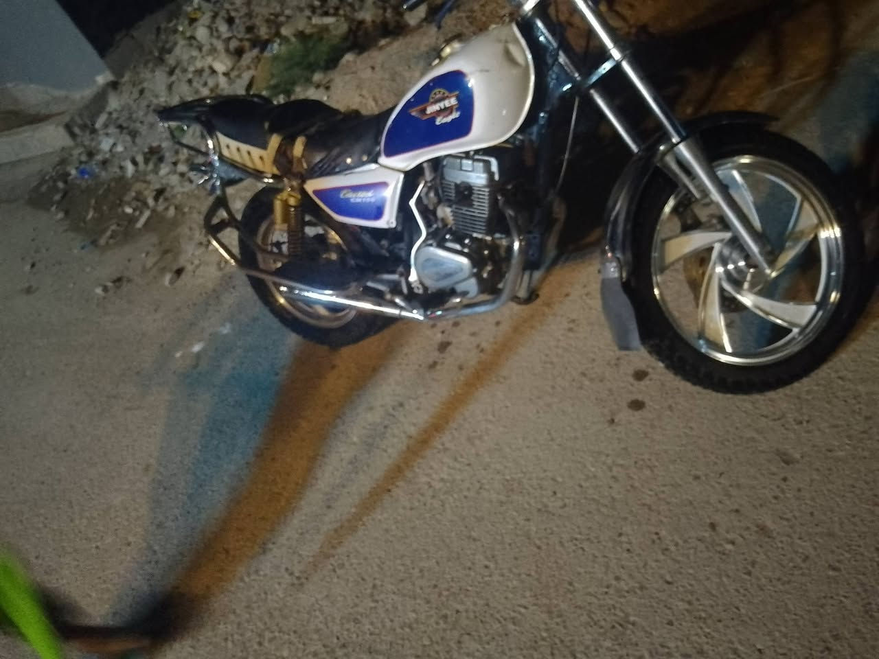 السلام عليكم درجة للبيع جني دبل بلك. موديل 21 خير من الله شلعه موعدل مكينه ناعمه لاتبخير ولا تنقيص تخم تايرات جدد الدراجه نكره هندر الدراجه حلوه. اوراق كامله صولي
السعر350بيه مجال الشراي يدزلي طلب صداقه وافق ويدلل 
او مراوس حسب القناعه


**إذا كنت صاحب هذا الإعلان وتريد حذفه لأي سبب، رجاءا أرسل رسالة إلى الدعم الفني**