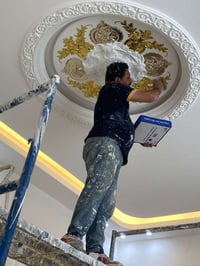 إسلام عليكم صباغ وطلاس متفرغ حالين شغل نضيف ومرتب ولتزام بل مواعيد ٠٧٧...