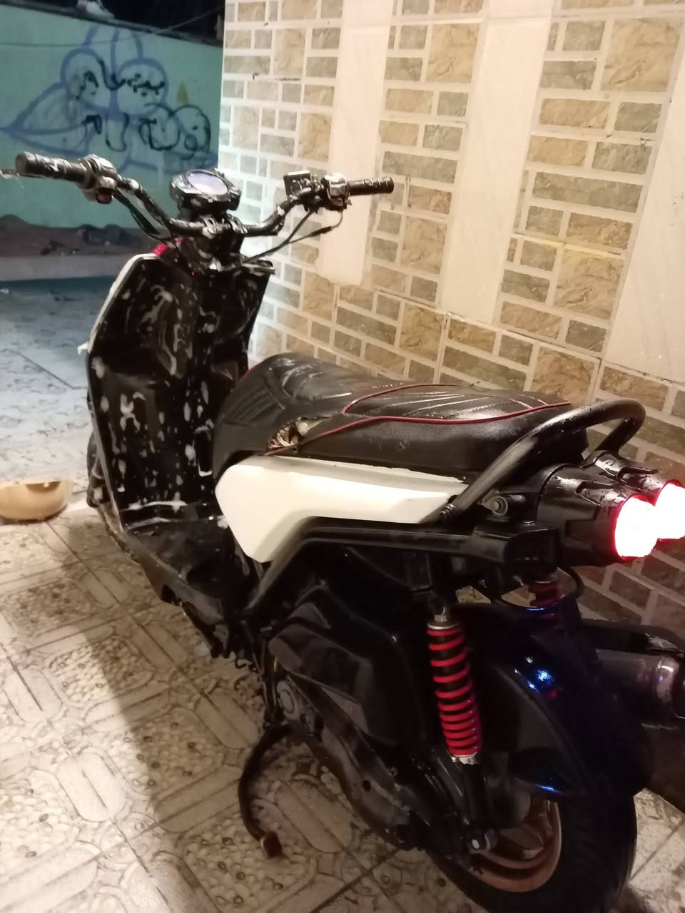 سلام عليكم ورحمة الله سكنس جبلي نوزل مكينه بلاد مامفتوحه دراجه كله شغال ومكينه ما الهاصوت ناعمه اريدها ٦٧٥ وبي مجال ***********
