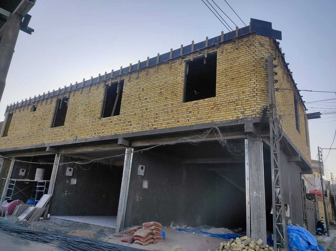 اللهم صلي على محمد وآل محمد الطيبين الطاهرين 
عملي نجاره تسليح صب شغل درجه اولى 
***********
