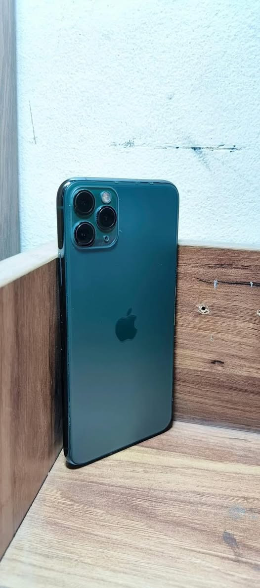 سلام عليكم 
‏ايفون 11 برو ماكس 

‏زيتوني 

‏تليفون جديد على ايدي 

‏بدل شاشه وكاله 

‏وا بطاريه 100

‏ذاكره 256

‏ اتصال  شغال 

‏بس بصمه وجه متوقفه 

‏تليفون جديد 

السعر 250 وا بيه مجال

‏العنوان بغداد الامين الثانيه

‏***********
