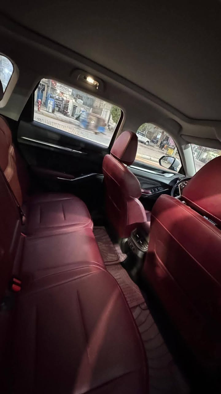 سلام عليكم هافال h6 2023 بلاك ادشن 
ماشيه ٥٠ الف 
فول مواصفات داخل الضمان 
مكاني كربلاء
السعر ٢٧ مليون وبيها مجال للشراي
الاتصال ***********
