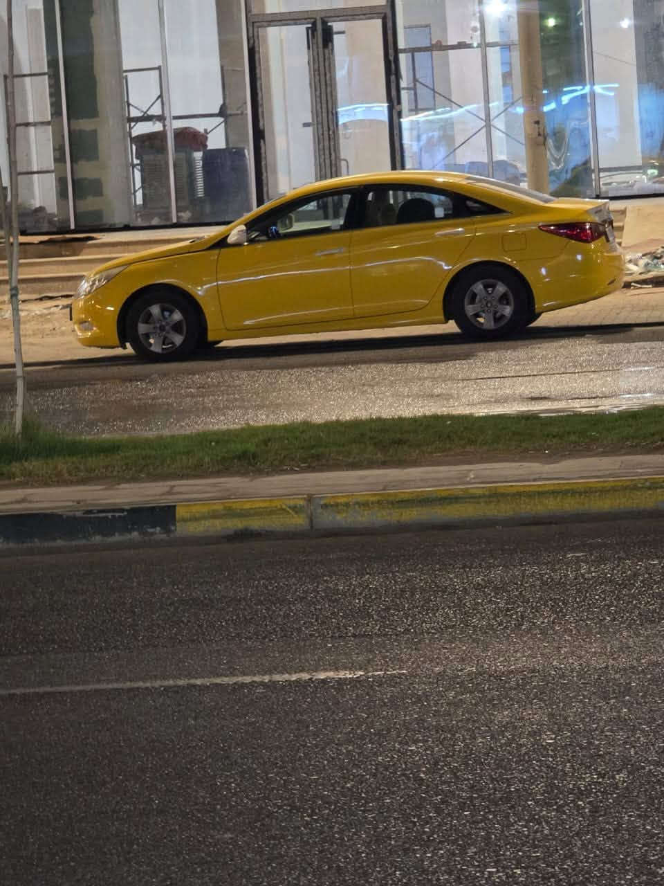 السلام عليكم
سوناتا ١٣ وارد كوري مبدل بيها بس بنيد 
سيارة حلوة وجاهزة 
محرك ألفين دوش 
تبريد قطعتين 
أشاير بألمري 
مري شفط 
تخم تاير 
باتري جديد 
سنوية ٢٠٣٠ بسمي 
رقم دولي 
سيارة جاهزة نقصها فقط خدادية خلفية 
ترايك وين ماتريد 
مراوس بخصوصي حسب القناعة 
الخاص مفتوح 
مكان السيارة ناصرية قضاء النصر او الشطرة
