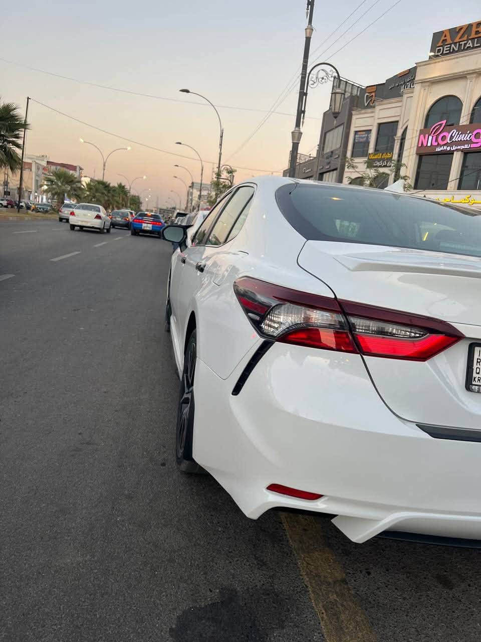 كامري ٢٣ للبيع SE بلاك توب ضرر جاملغ الخلفي بس بدون دوخل وايرباك 
ماشيه ٣٩ فقط 
***********
