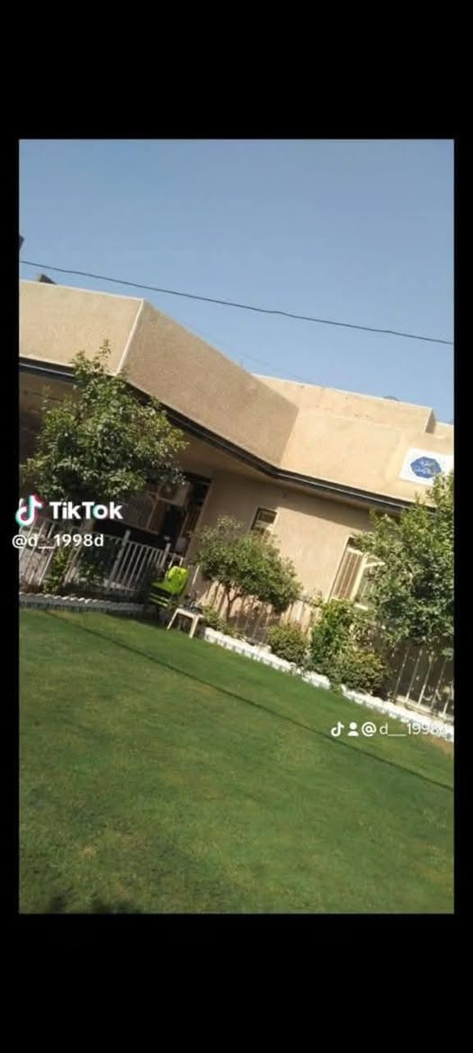 بيت للبيع المساحه ٥٠٠ متر سند ٢٥ زراعي طابو مكاتبه بلمحكمه قرار قاضي الزعفرانيه شارع الزوراء
يتكون البيت من طابقين الطابق الأول استقبال وهول وصاله و٣ غرف نوم صحيات خارجيه وداخليه عدد ٣ وحديقه اماميه وخلفيه وكراج 
الطابق الثاني ٣ غرف وصحيات وصاله وصطح طابقين 
البيت مسلح البناء ٢٠١٩ بناء نضيف ومرتب وللمعلومات ماشيه بيه معامله تطويب ولبيت مفروز تحويل مباشر باسمنه 
الاتصال عله الرقم *********** بي واتساب 
*********** بي واتساب السعر خاص
