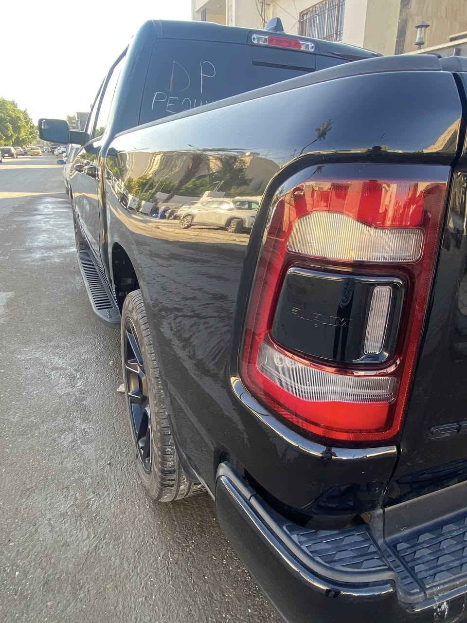 دودج رام سبورت DODGE
RAM SPORT 

الموديل : 2022

اللون : اسود 

المحرك : V8. 5.7L هيمي

 ماشية 26800  كيلو متر*

 حادث جداً خفيف فقط تعديل  الدعامية  الاماميه والخلفيه بدون تبديل فقط صبغ*
  
المواصفات :

⭐️ بانوروما 

⭐️ دفع رباعي 4×4 .

⭐️ شاشة كبيرة .

⭐️ زنون الايت مع الكشاف .

⭐️  لايت LED .

⭐️  نظام التوقف الذاتي الخلفي

⭐️ بصمة تشغيل بصمات على الابواب 

⭐️ تشغيل عن بعد .

⭐️ مقاعد جلد رياضية اسود 

⭐️ المقاعد الاماميه تدفئة وتبريد . كهرباء

⭐️ تدفئة ستيرن . 

⭐️ المقاعد الخلفيه تدفئه 

⭐️ نظام خرائط  GPS . 

⭐️ حساسات امامية وخلفية .

⭐️ كاميرا خلفية دواره 

⭐️ دواسات جانبية . 

⭐️ تبريد خلفي.

⭐️ ⁠ويل حجم 22 

⭐️ المرايا الجانبية قابلة للطي كهربائيا 

⭐️ الشباك الخلفي كهربائي .

⭐️ غطاء جلد للبودي الخلفي .

⭐️ دواسات البنزين والبريك قابلة 
       للتعديل كهربائياً. 

⭐️ هاند بريك كهربائي . 
 
⭐️ مرايا بخاصية التعتيم الذاتي 

السيارة جاهزه ومناقصها اي شي فضل من الله 

السعر 38,000 $ الف دولار

 ⭐️- مكان السيارة بغداد اليرموك

***********📲
