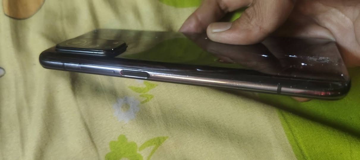 شاومي Mi10t
جهاز غني عن التعريف 
رام 8
ذاكرة 128
معالج سناب دراكون 865
بطارية 5000
شاشه 144 هرتز
ببجي وباقي الالعاب 90 فريم
مامفتوح وشرط شاصي نظيف 
فقط ظهر مكسور وقاعدة سيمكارت ضايعة سعرها 6الاف
جهاز كلو شرط مابي اي عيوب
سعرو 150 بي مجال حك جيتك
شراي راسلني خاص


**إذا كنت صاحب هذا الإعلان وتريد حذفه لأي سبب، رجاءا أرسل رسالة إلى الدعم الفني**