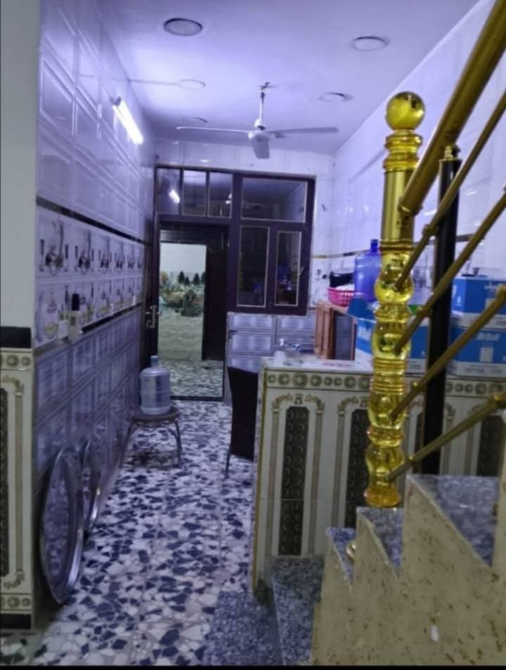 من رخصه ابو كروب بيت للبيع مساحه 120 قرب مدرسه النبراس حي اور الطابق الاول استقبال ومطبخ وحولي كبير وخدمات غرفه نوم الطابق الثاني غرفتين بخدمات وحولي كبير وبيتونه سطح *********** بيع ومراوس البناء 2019
