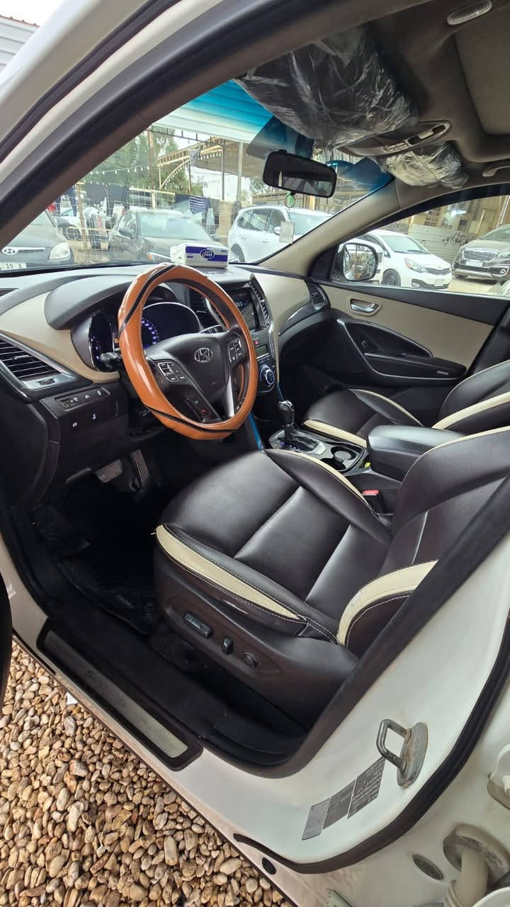 سنتافي 2014 كويتي
سته سلندر
داخل جلد قرميدي 
سبعه راكب 
ثلاث قطع تبريد 
شاشه كبيره 
تحكم ستيرن جهتين 
كشنات تحكم كهربائي 
سايد بريك بصمه 
بصمه وبنرامه 
ويل كب كروم 
مري شفط واشاير ترحيب 
سياره كلش نضيفه وبعد بيه هواي مواصفات وارد كويتي بدون حادث سنويه ورقام جدد مكانه كربلاء سعره 168 وبيه مجال بسيط (مكلف بلنشر وفقط  بيع بدون مراوس ورجاء اقره المنشور قبل التصال) الرقم للستفسار ‭٠٧٧٢ ٦٧٨ ٠٤١٥‬
