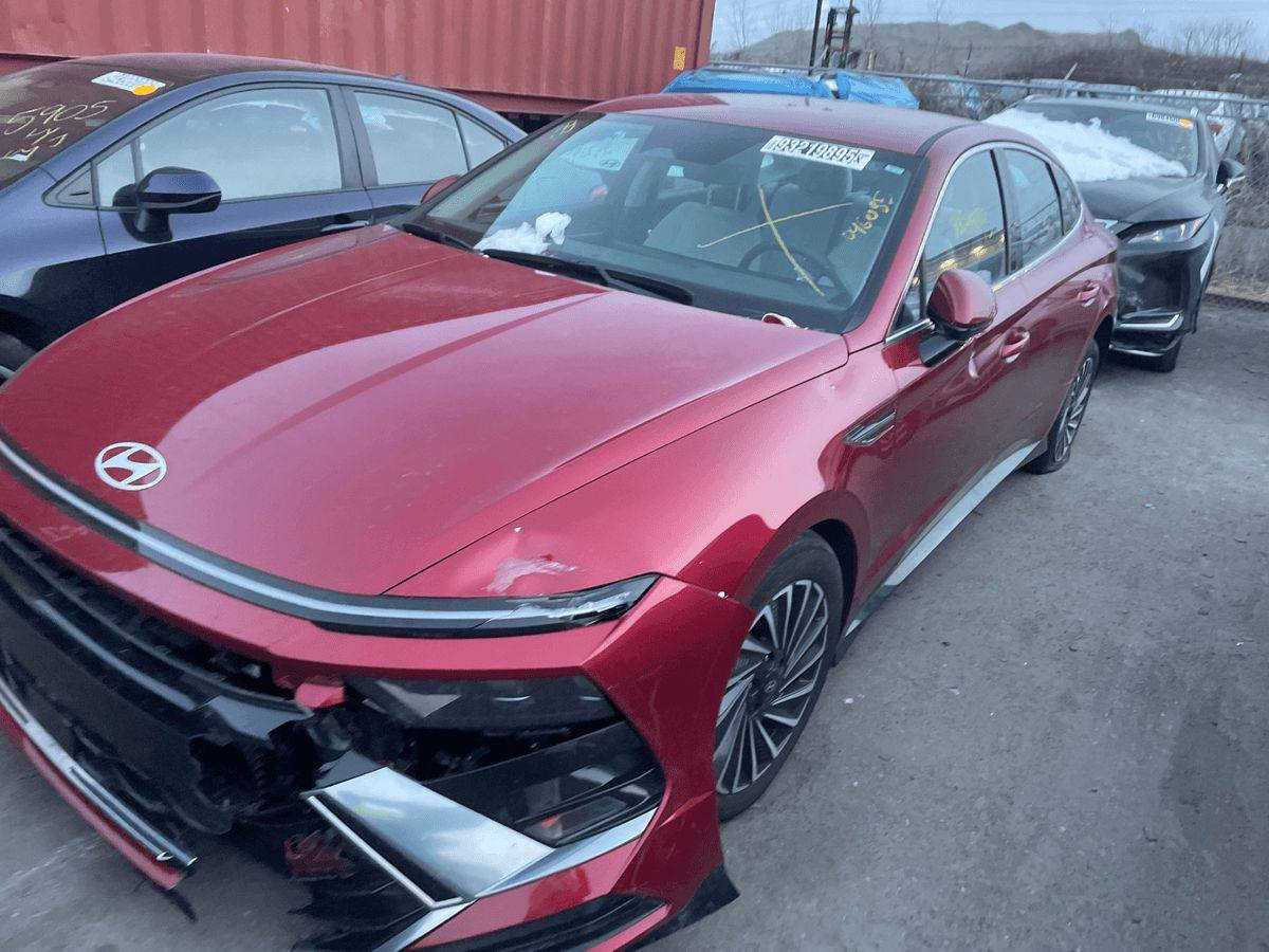 الي يدور سوناتا كليين بدون حادث و بسعر السوك بالداخل
للبيع – هيونداي سوناتا هايبرد 2024 (الشكل الجديد)  
🚗 السيارة كلين مثل ما تشوفون  
كارفاكس موجود وسليم
لون كرزي مميز 🍒 
📅 موعد الوصول: الخميس 19/2/2026  
(الاسبوع القادم)

التفاصيل المالية:  
(مرك + ضريبة + تعقيب كامل) 40 ورقة  
- نقل السيارة: 18 – 20 ورقة  
- سعر السيارة (الفاتورة): 143 ورقة  
ترقيم 180 الف
تريد ابيعك بفاتورتها تريد بنقلها

للاستفسار والتواصل:  
- واتساب: ***********  
- اتصال مباشر: ***********
