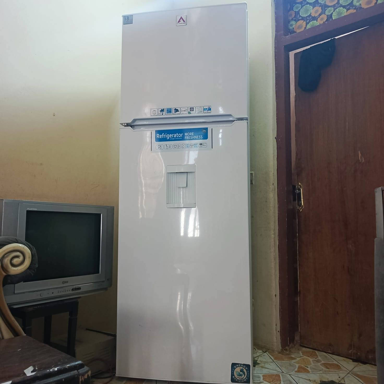 ثلاجه للبيع اكبرحجم 32 مستخدمه شي قليل
فول تجميد السعر 300الف بيه اشويه مجال
اتصل على رقم ***********
وتساب ماسنجر
