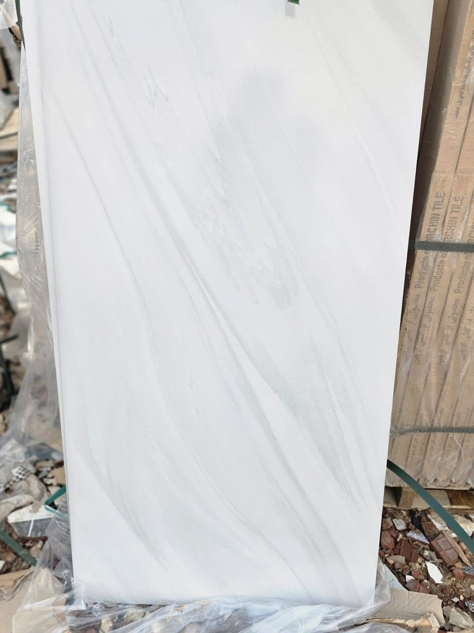 بفضل الله تعالى يتوفر جميع انواع السراميك توزيع جمله مفرد انسب الأسعار مكان 
الصويره تقاطع حي زهراء ***********
