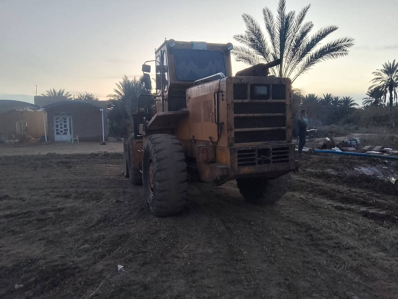 السلام عليكم شفل للبيع كاوسكي موديل 84 كير ومحرك مكفولات جاهز إلى العمل الاستفسار على هاذا الرقم ***********
