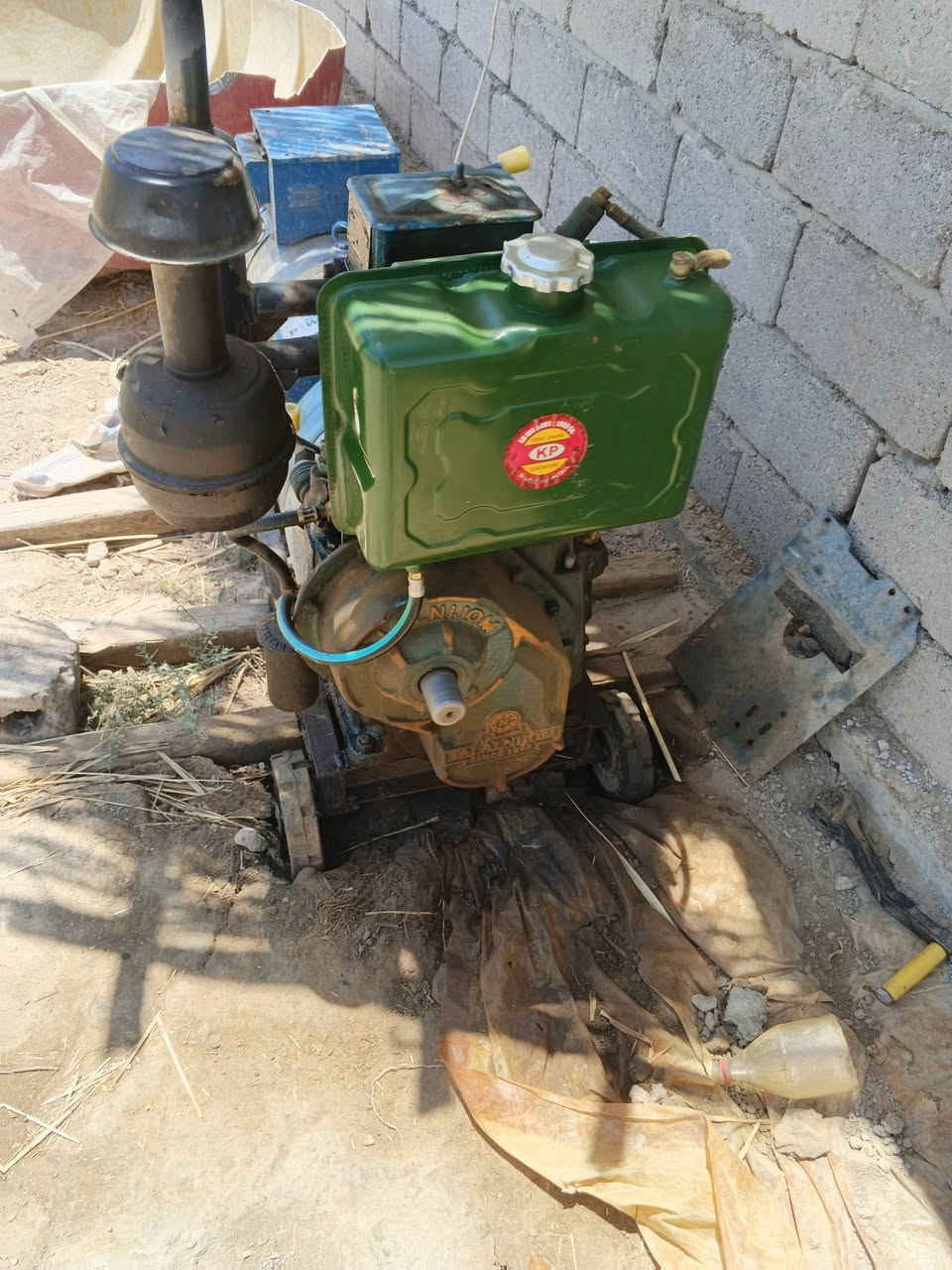 عندي حقل طول 20والعرض 10 جنكو وحديد نضيف كلش للبيع ومولده هندي 32امبير جديده صارلهه شهر مشتغله المكان بابل الشراي يتصل ***********
