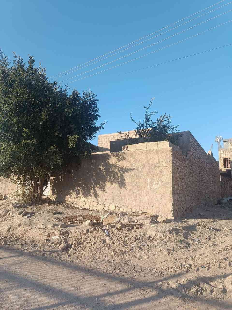 بيت للبيع 200 متر طابو قرب مدارس القاهرة ومقابل حديقة القاهرة السعر 25 مليون للتواصل مع صاحب البيت على الرقم ***********
