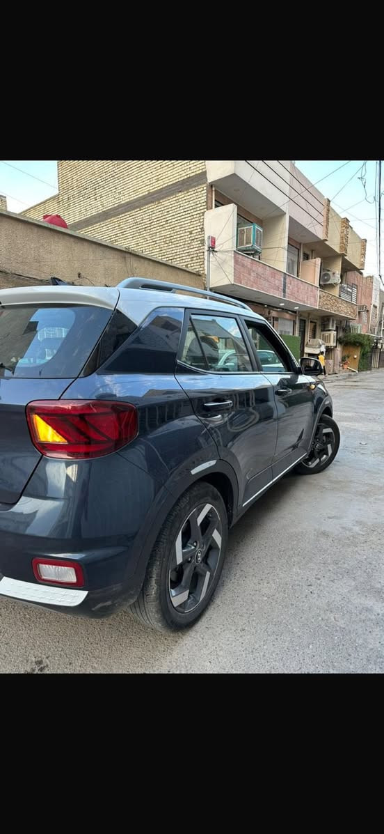 السلام عليكم هونداي فينو موديل 2021
مرقم يغداد
ماشية 40 الف 
حادثها فقط جاملغ ايسر قطعه واحدة 
المواصفات..
السيارة تو كلر لونين 
بصمة 
تشغيل عن بعد
بصمة صندوق
ويل كب
محرك 1600
رادار امامي
رادار جانبي
تدفئه كشنات
شاشة كبيره 
داخل كشنات لونين مخمل و جلد 
كاميرا دوارة
تحديد مسار
كروس سرعه
ثلاث أنظمة قياده

السعر 12500 وبيها مجال للبيع او المراوس حسب القناعة 
***********
