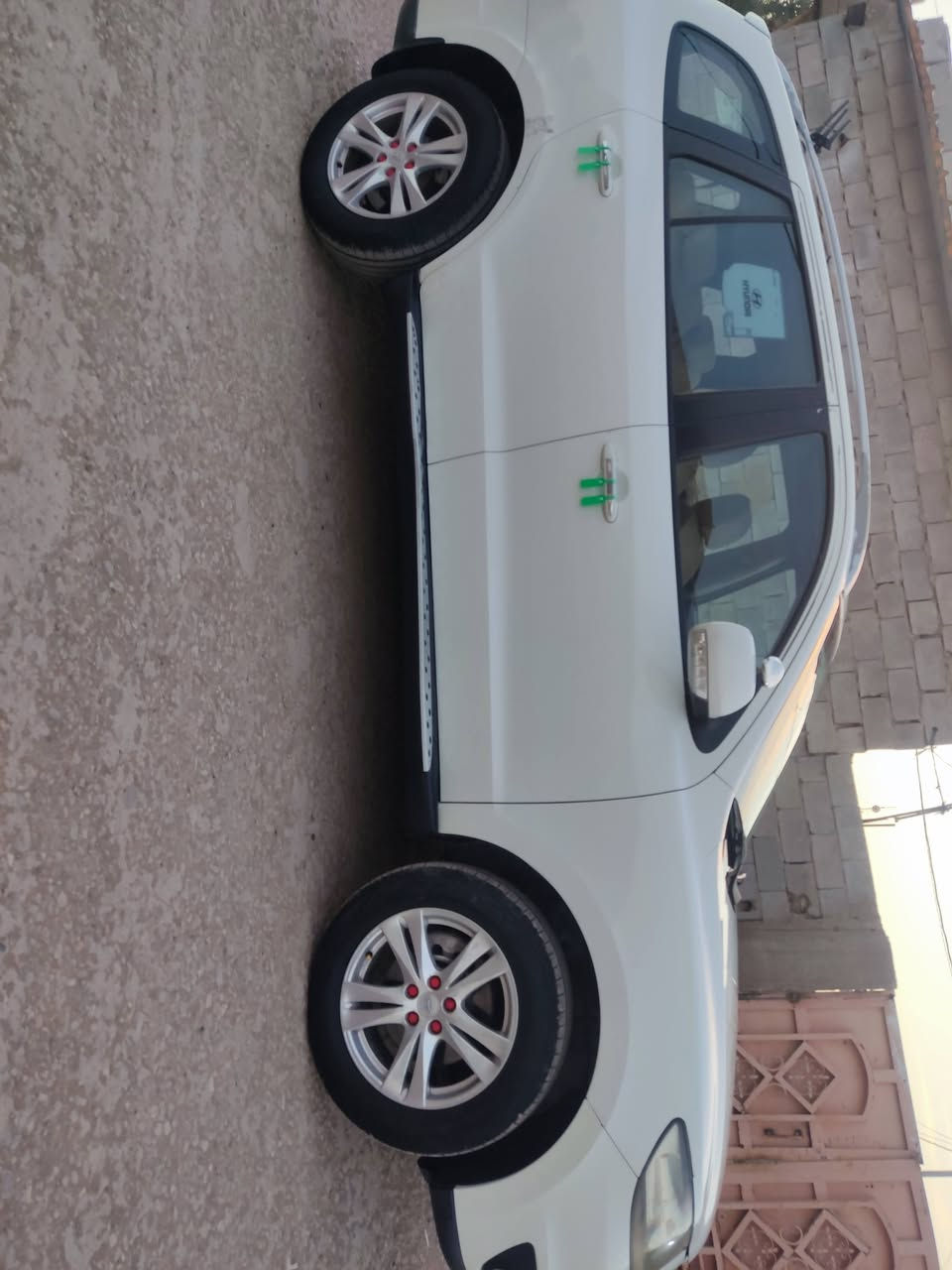 السلام عليكم سياره سنتافي موديل ١١ مكفوله كفاله عامه ٧ راكب ٤ سلندر فتحه تحكمات فول مواصفات مكان السياره واسط الشحيميه للتواصل على الرقم ***********
