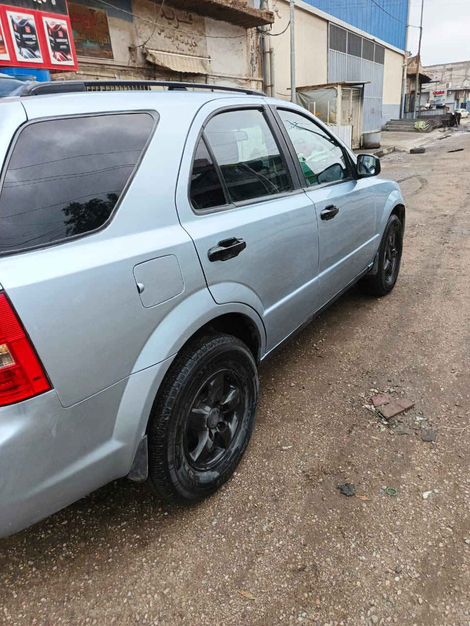 السلام عليكم عندي سورنتو ٢٠٠٨ السياره بيه صبغ عام للجماليه وبيه بجم بنيد وجاملغ وباب السايق وضربته من أمريكا بيه راجز بس لمن اشغل الصبح رايده 80 بغداد بسمي هاتف ***********واذا أكو سياره مراوس حديث او مضروبه عادي
