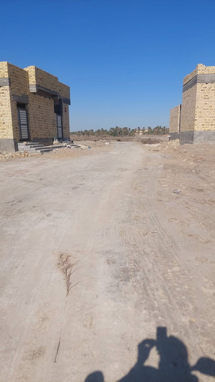 السلام عليكم 
للبيع قطعة أرض زراعي خنيطله خلف بيوت سيد مصطفى المساحه ٢٠٠م ماء و كهرباء و شارع 10 متر السعر ٢٠ مليون  ***********
