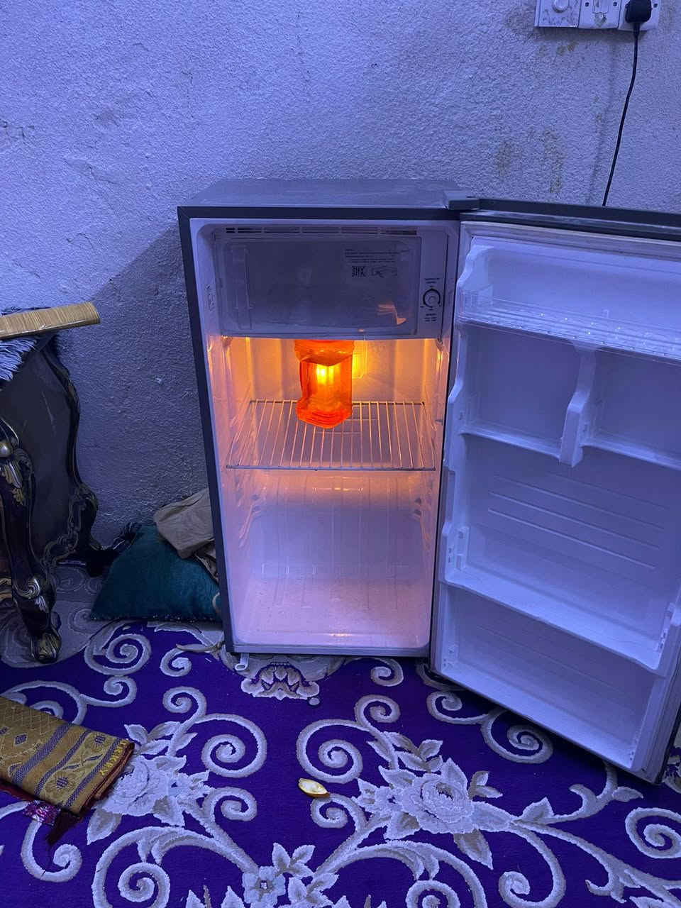 ثلاجه باله مال كويت عشره قدم شغاله للبيع ***********
