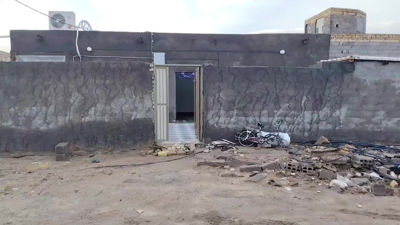 السلام عليكم بيت عد ال بحجر بشارع عمارت ام غيداء  مشتمل للبيع مساحت القطعه 200 متر البناء بس غرفتين وصحيات البيت زراعي سند 25 ماي وكهرباء وشارع 7 متر السعر 15     ***********
